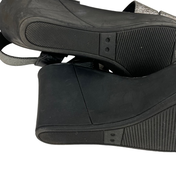 NWT Cliffs by White Mountain Metallic Glitter Strappy Slip-on Wedge Sandals 9.5 - Picture 12 of 12